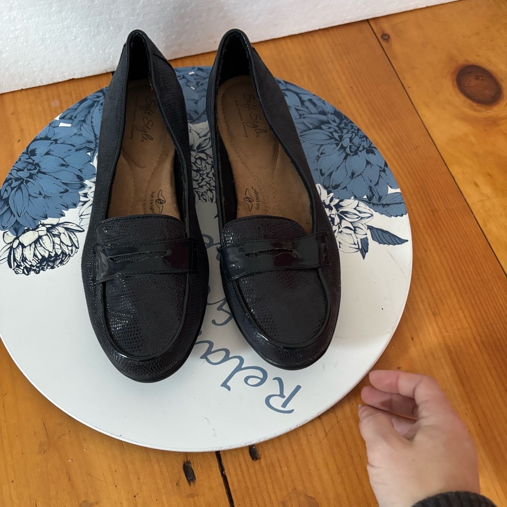 Soft Style Black Textured Loafers Comfort Flats Women’s Size 9.5 Wide
